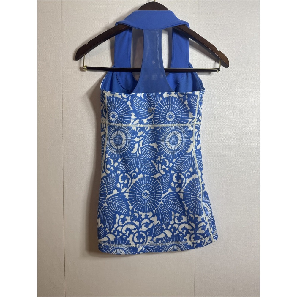 Lululemon Scoop Neck Tank Women's 4 Blue & White Floral Pattern‎ - Picture 9 of 10